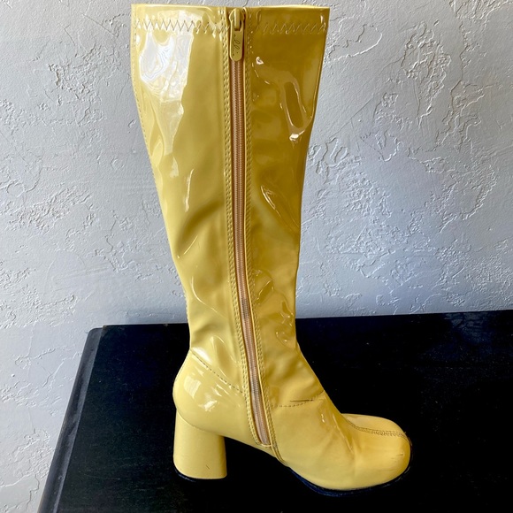 Yellow Go-Go boots - Picture 3 of 3